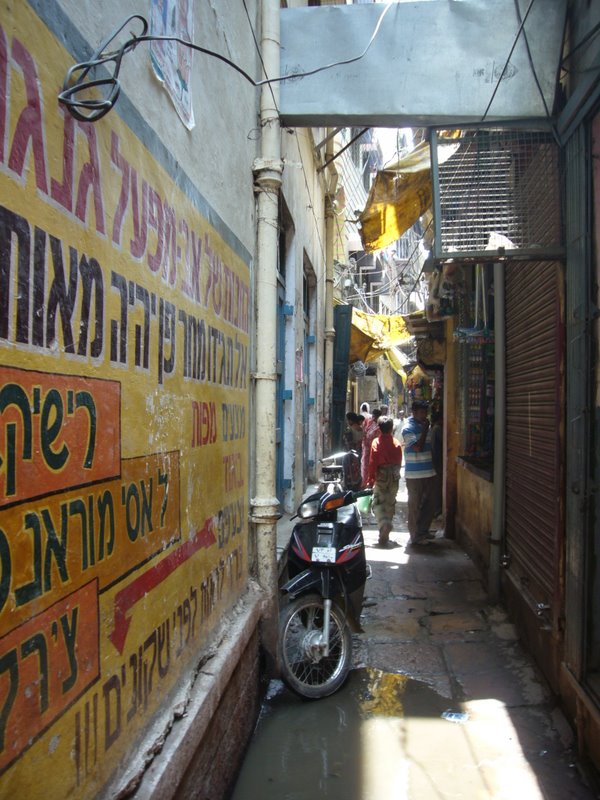 Travel - India - Varanasi - Narrow Backstreets